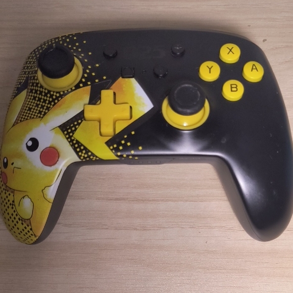 Pikachu Edition Wireless Gaming Controller - Black and Yellow - Picture 1 of 4